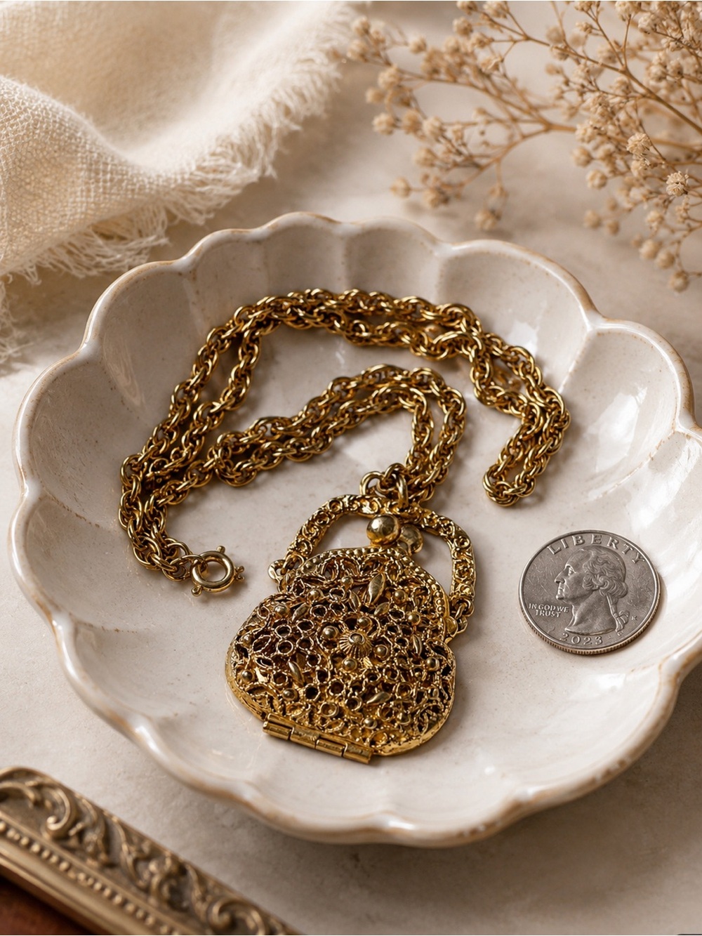 Vintage Gold Filigree Kiss Lock Purse Locket Necklace SIGNED ART (Arthur Pepper)